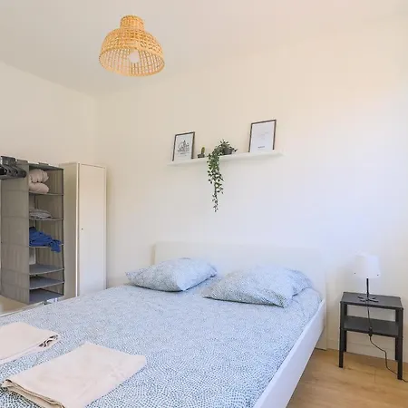 Familial - Avec Parking Prive Gratuit Apartment